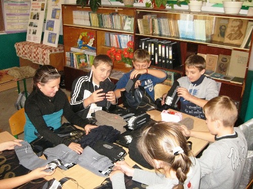 На Львівщині маленькі парафіяни за макулатуру купили військовим в АТО подарунки